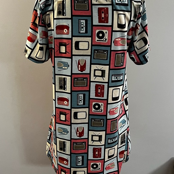 Adorable Retro print t-shirt radio cassette tv print size medium - Picture 10 of 11